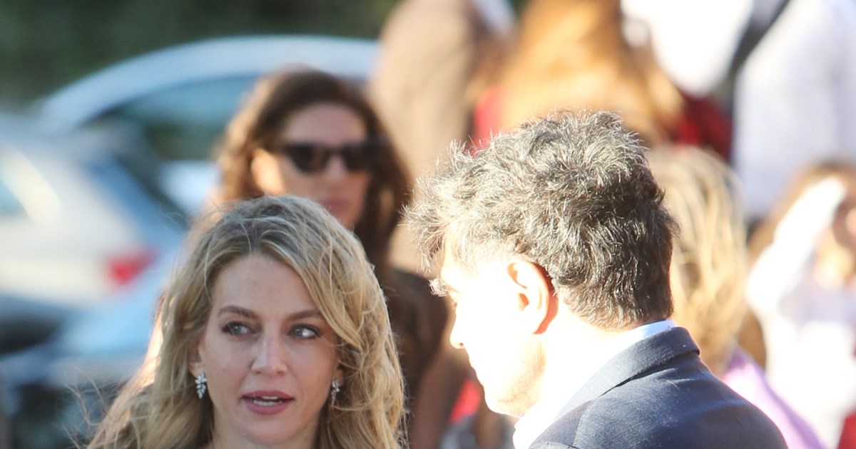 Χρυσή Βαρδινογιάννη: Με τον σύζυγό της σε εκδήλωση αφιερωμένη στον θείο της, Βαρδή, στο Μέγαρο Μουσικής