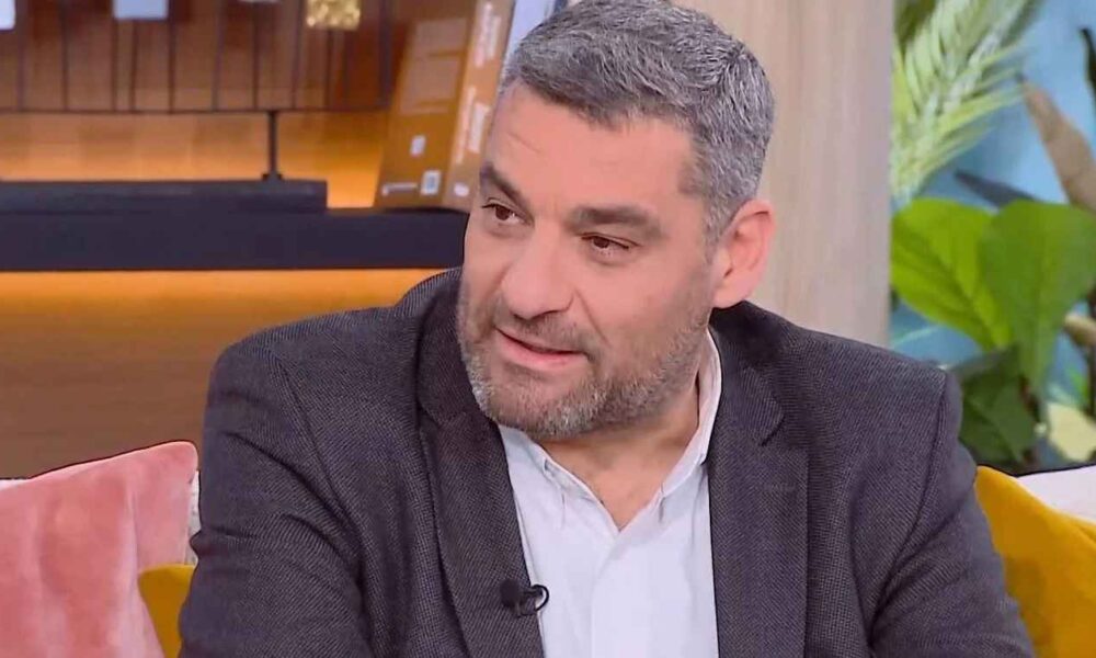 Μάνος Νιφλής: «Η υιοθεσία ήταν η καλύτερη επιλογή που μπορούσαμε να κάνουμε»