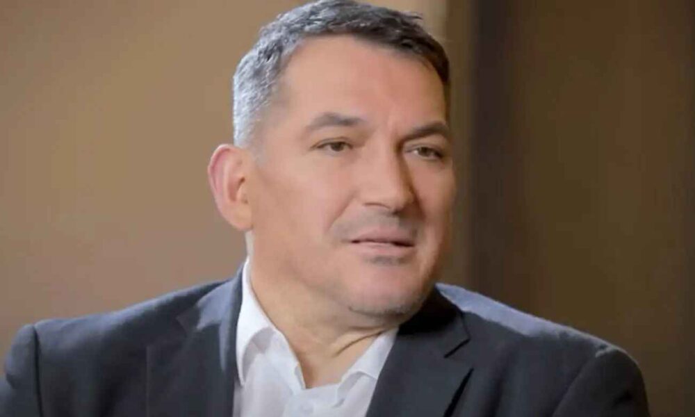 Πύρρος Δήμας: «Έμπαινα στα λεωφορεία και κρατιόμουν και με τα δύο χέρια...»