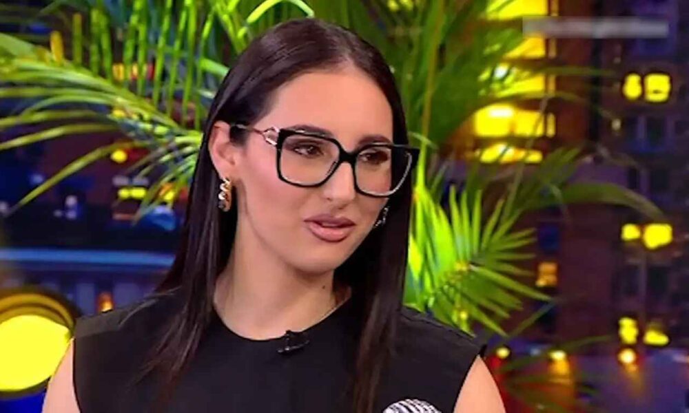 Klavdia: Η αποκάλυψη για τον αγγλικό στίχο στην «Αστερομάτα»