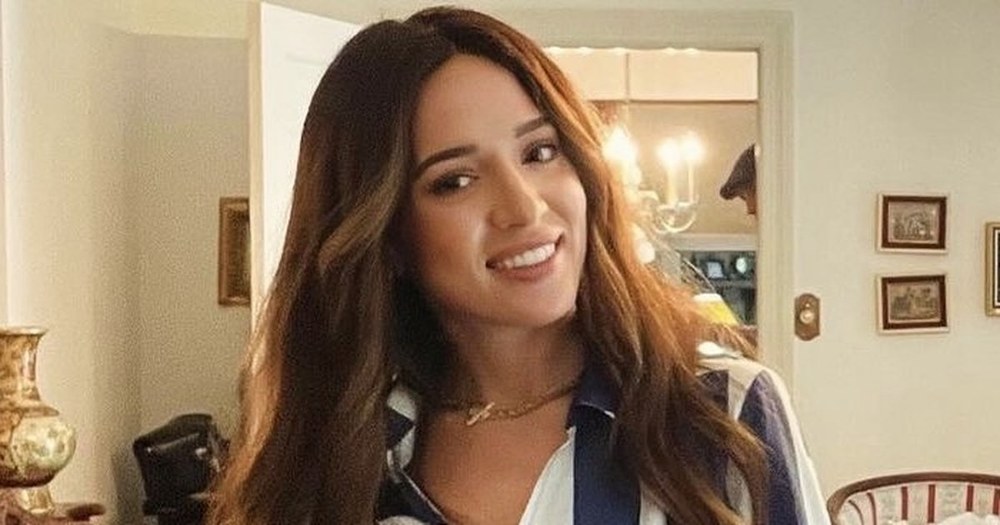 Η Καλομοίρα μιλά για τα παιδικά της χρόνια και τις φωνές που άκουγε στο σπίτι